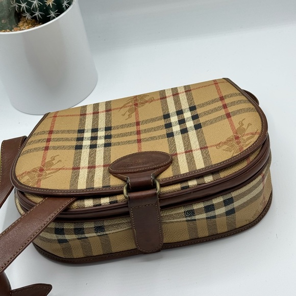 AUTHENTIC BURBERRY Crossbody Flap Ba - Picture 2 of 13